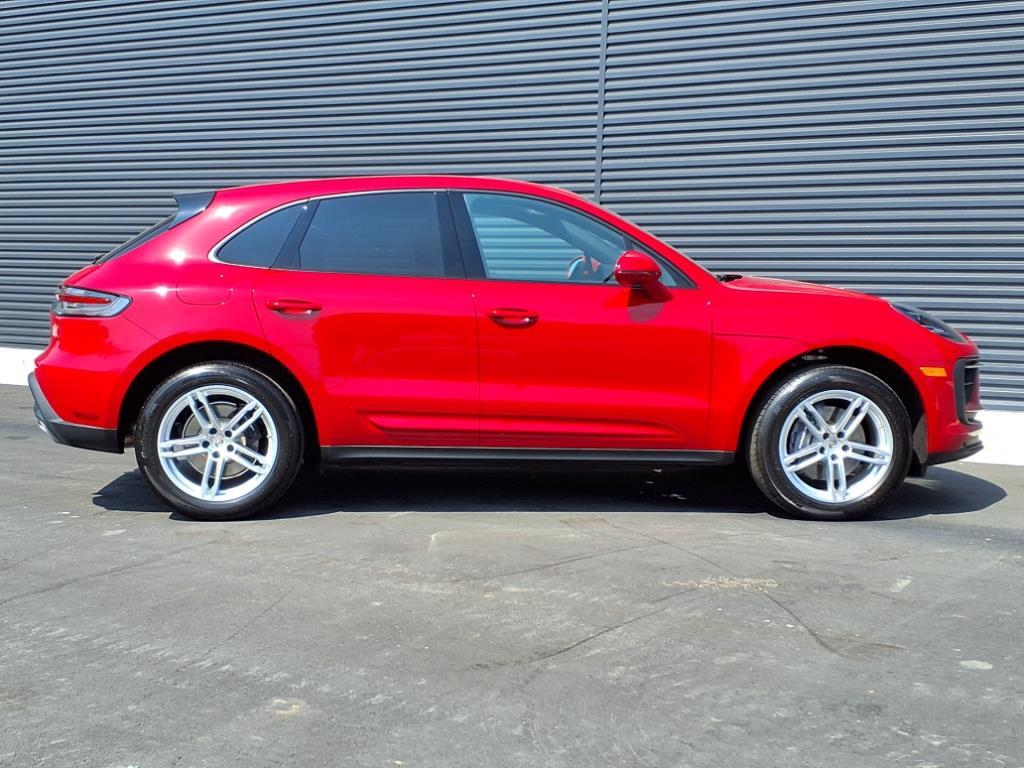 2022 Porsche Macan photo 27