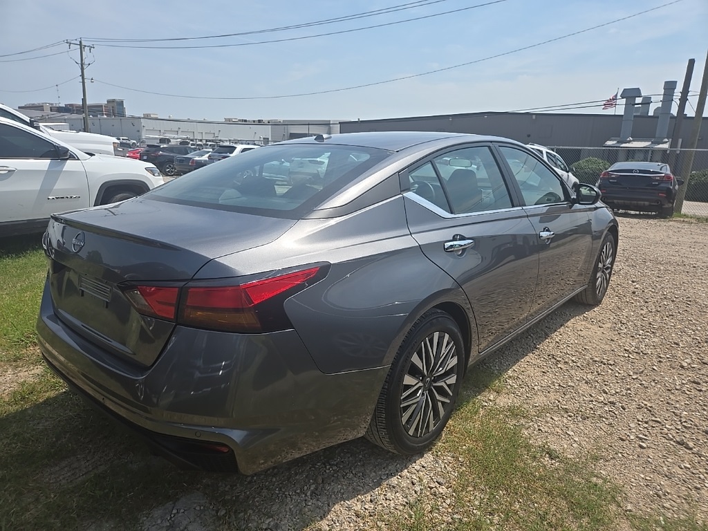 2025 Nissan Altima 2.5 SV photo 3