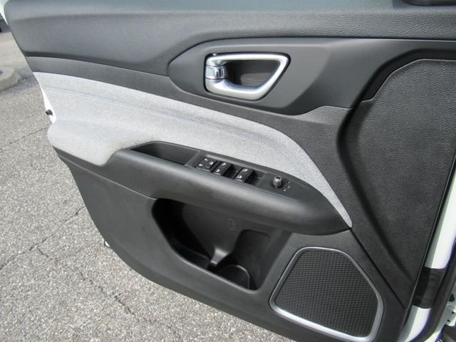 2025 Jeep Compass Latitude photo 25