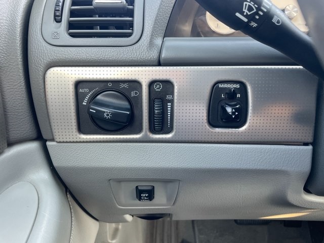 2004 Ford Thunderbird Base photo 16