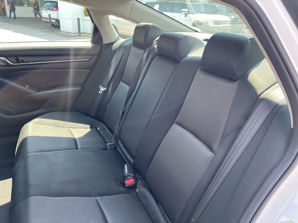 2018 Honda Accord LX 1.5T photo 2