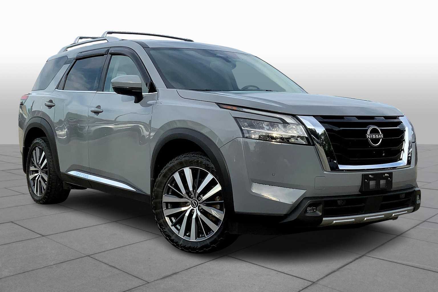 2022 Nissan Pathfinder Platinum photo 4