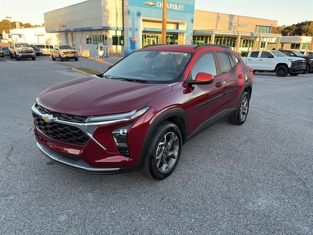 2025 Chevrolet Trax LT photo 3