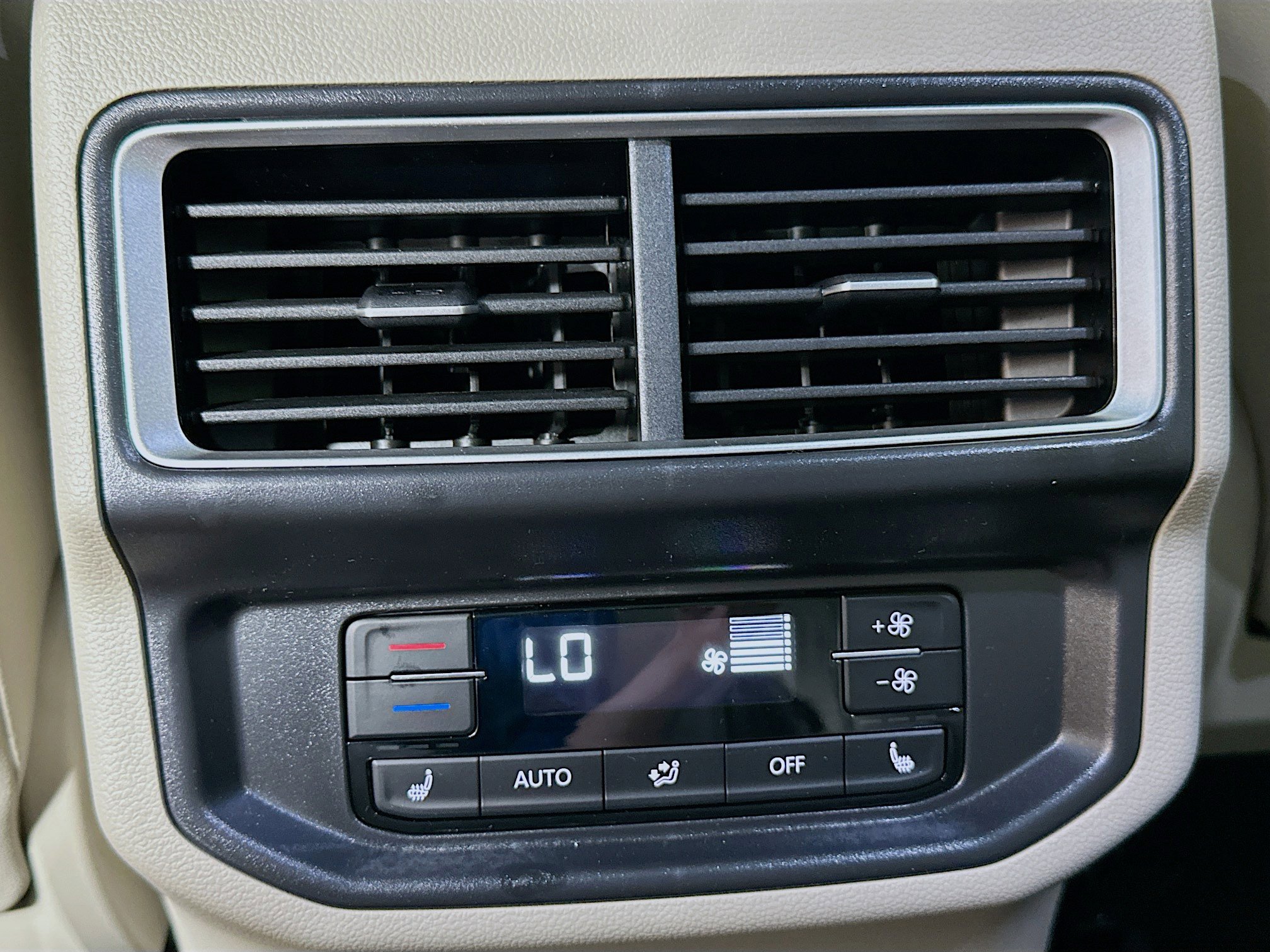 2025 Volkswagen Atlas SEL photo 25