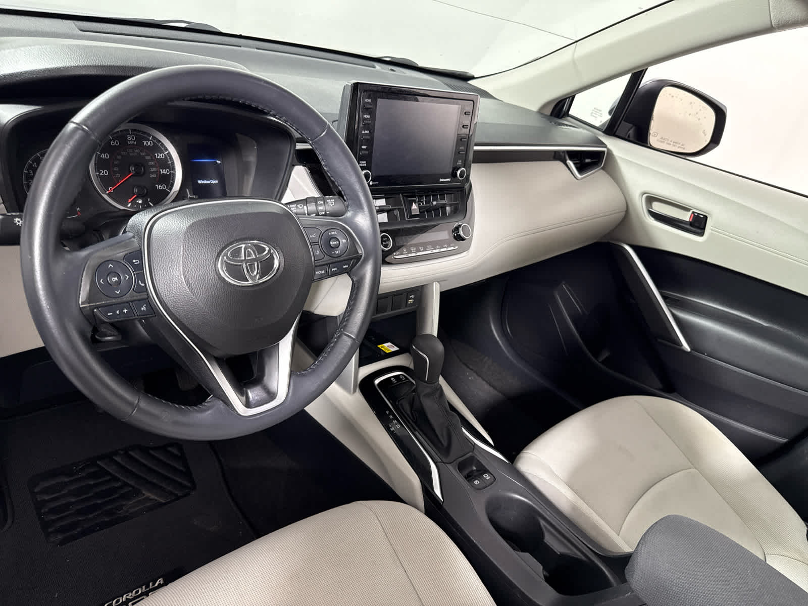 2022 Toyota Corolla Cross LE photo 15