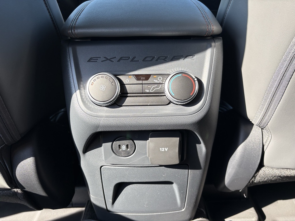 2025 Ford Explorer photo 23