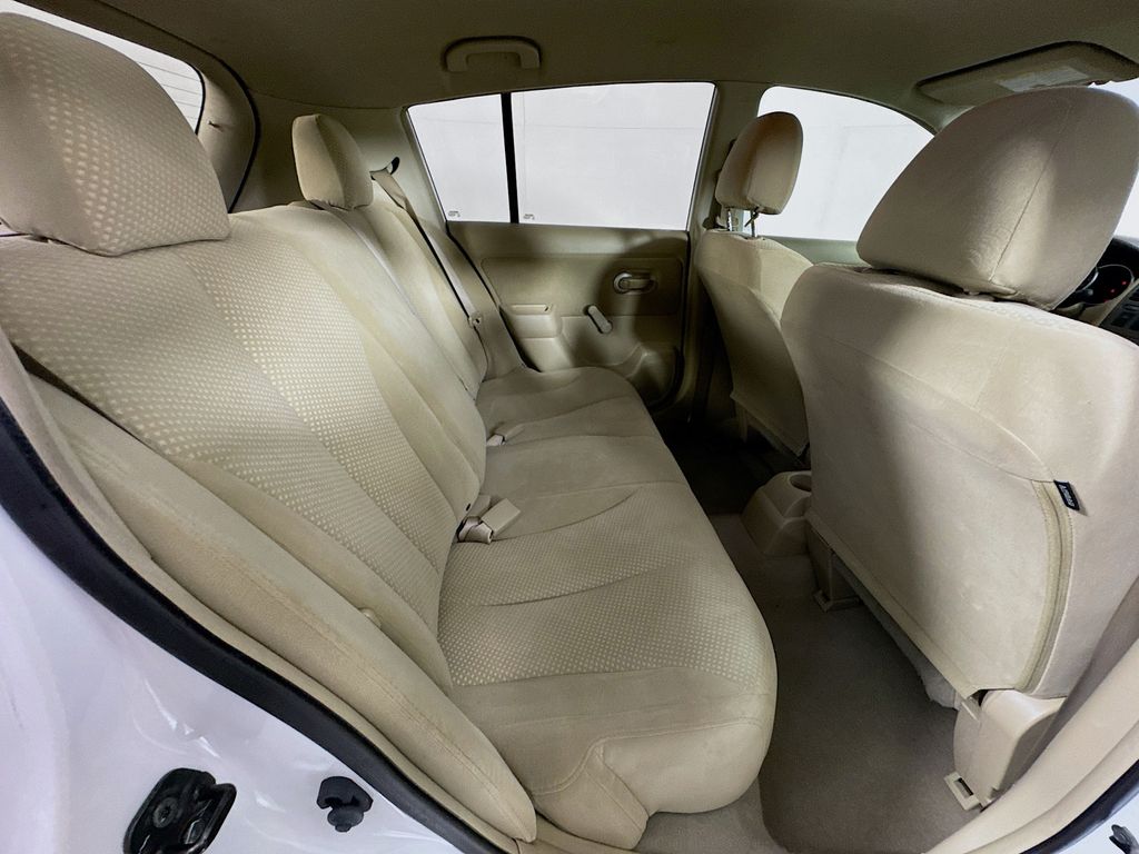 2011 Nissan Versa 1.8 S photo 26