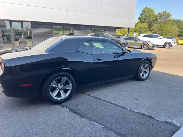 2016 Dodge Challenger SXT photo 2