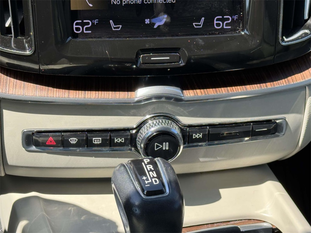 2021 Volvo XC60 T5 Momentum photo 20