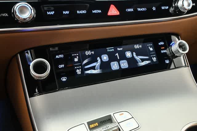 2026 Genesis GV70 2.5T Advanced photo 18