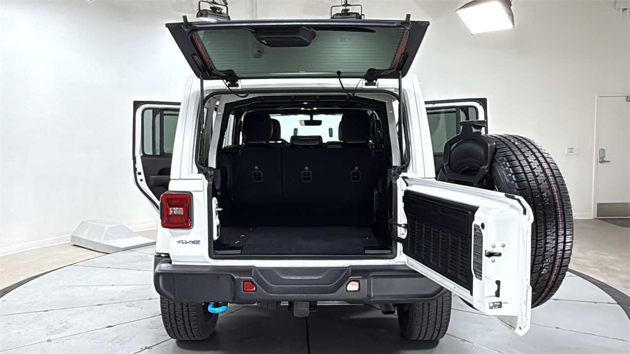 2022 Jeep Wrangler Unlimited Sahara 4xe photo 14