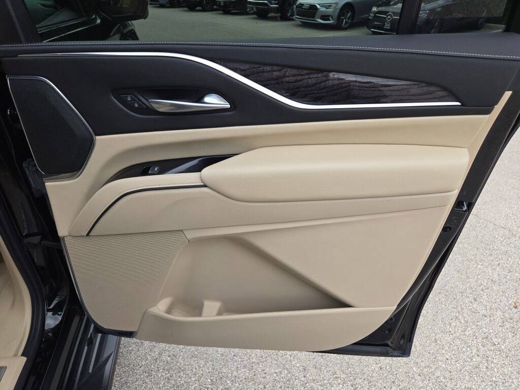 2021 Cadillac Escalade ESV Premium Luxury photo 8