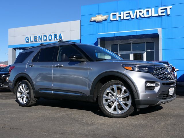 2022 Ford Explorer Platinum's photo