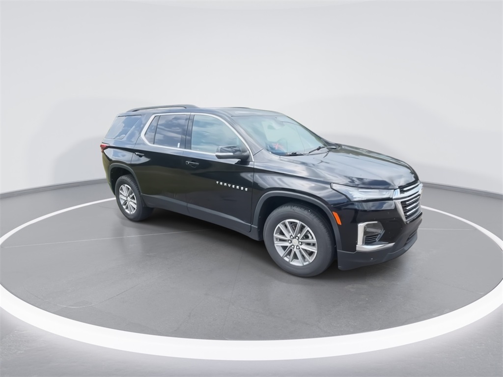 2022 Chevrolet Traverse photo 2