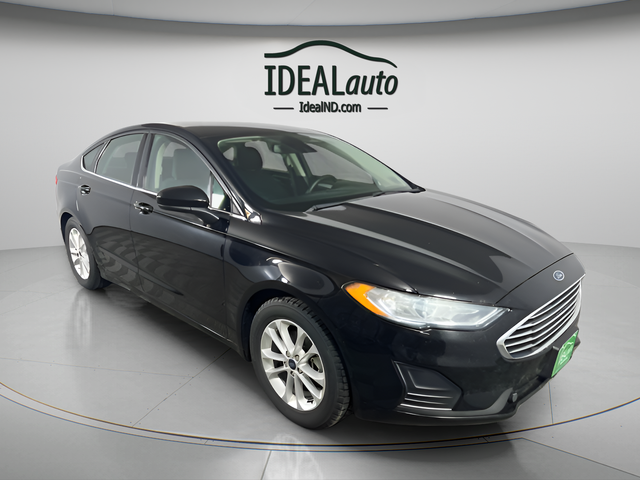 2019 Ford Fusion SE's photo