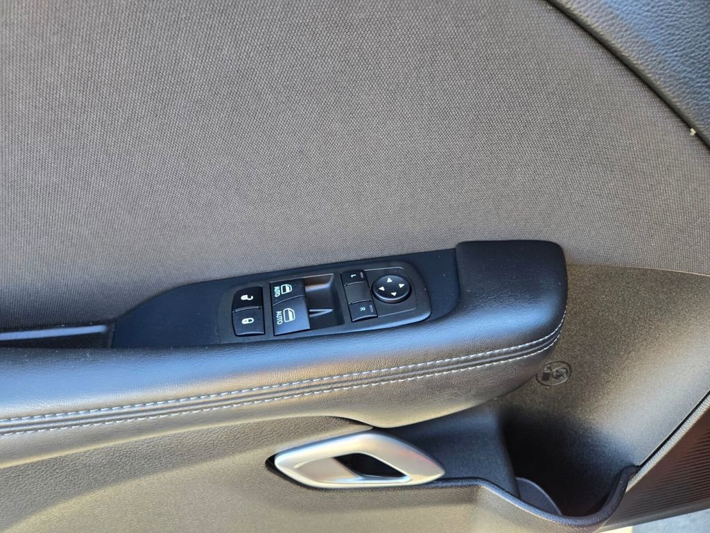2022 Dodge Challenger SXT photo 16