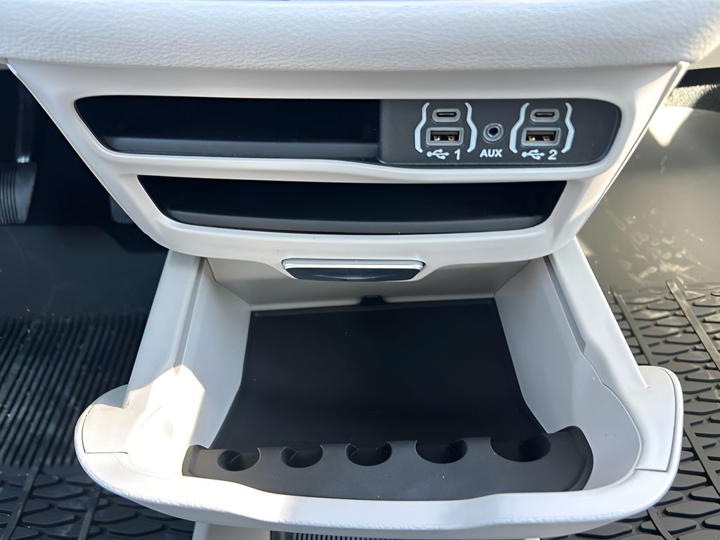 2024 Chrysler Pacifica Touring L photo 17
