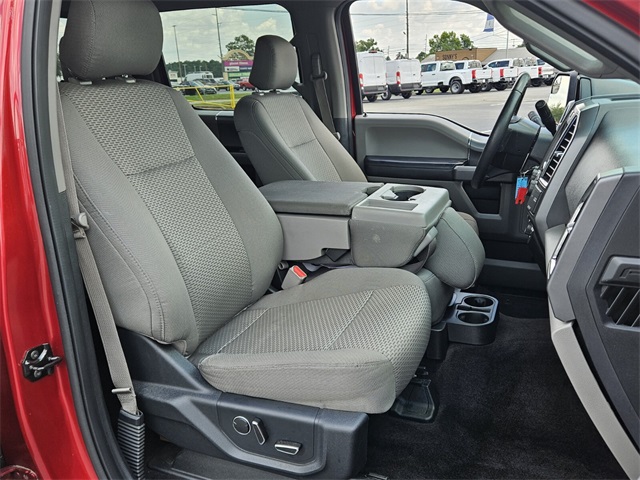 2015 Ford F-150 XLT photo 16