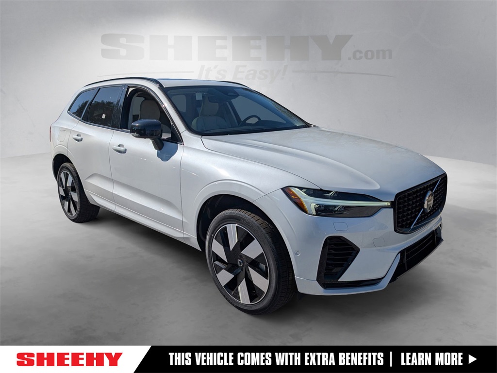 2025 Volvo XC60 Plus's photo