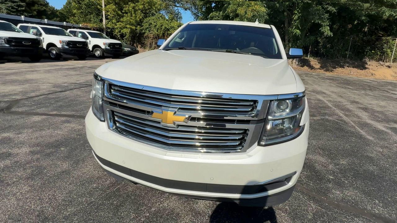 2017 Chevrolet Suburban Premier photo 3