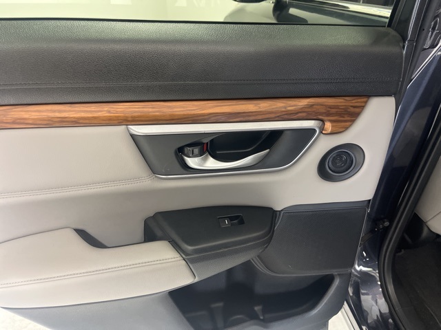 2017 Honda CR-V Touring photo 26