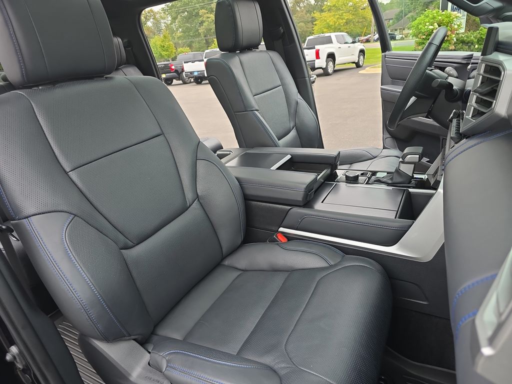 2023 Toyota Tundra Platinum CrewMax photo 9