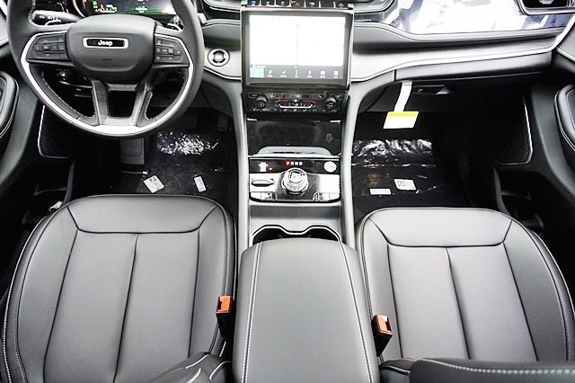 New 2023 Diamond Black Crystal Pearl-Coat Exterior Paint Jeep 4xe image 26