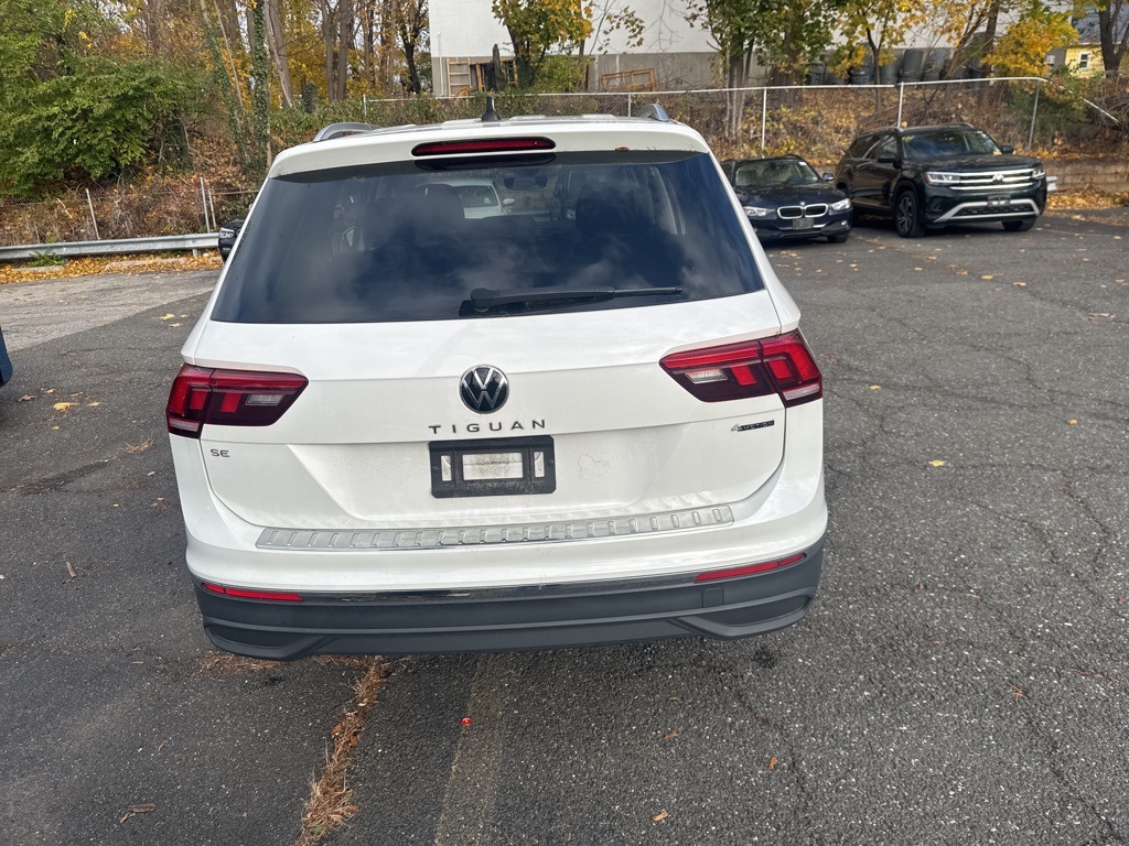 2023 Volkswagen Tiguan SE photo 3