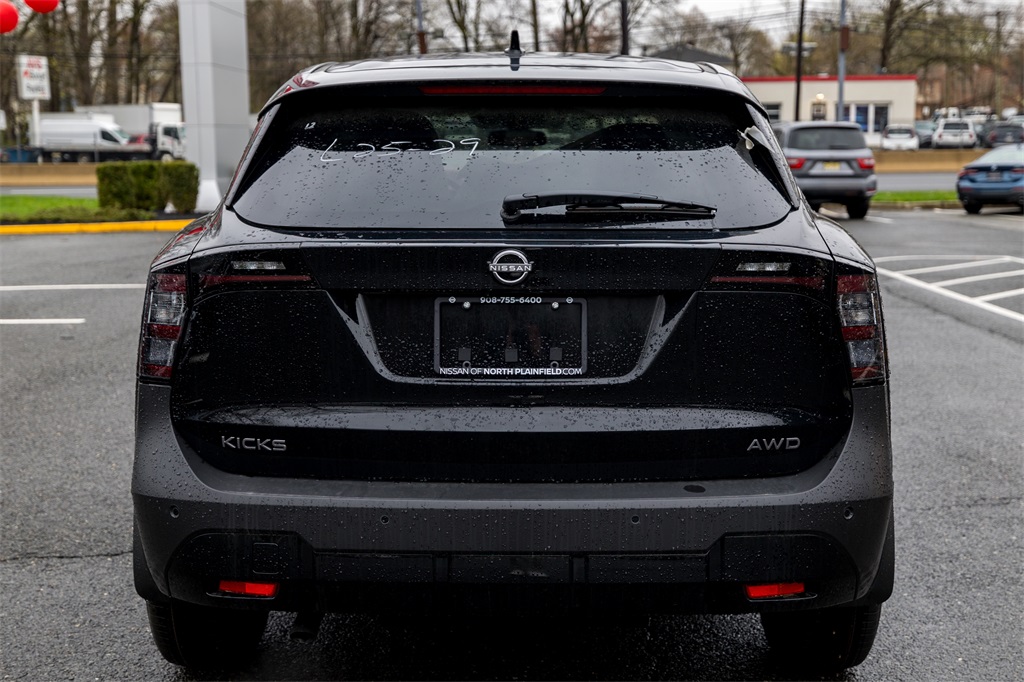 2025 Nissan Kicks SV photo 6