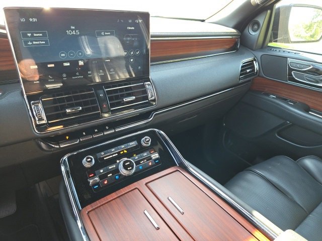2024 Lincoln Navigator L Premiere photo 11