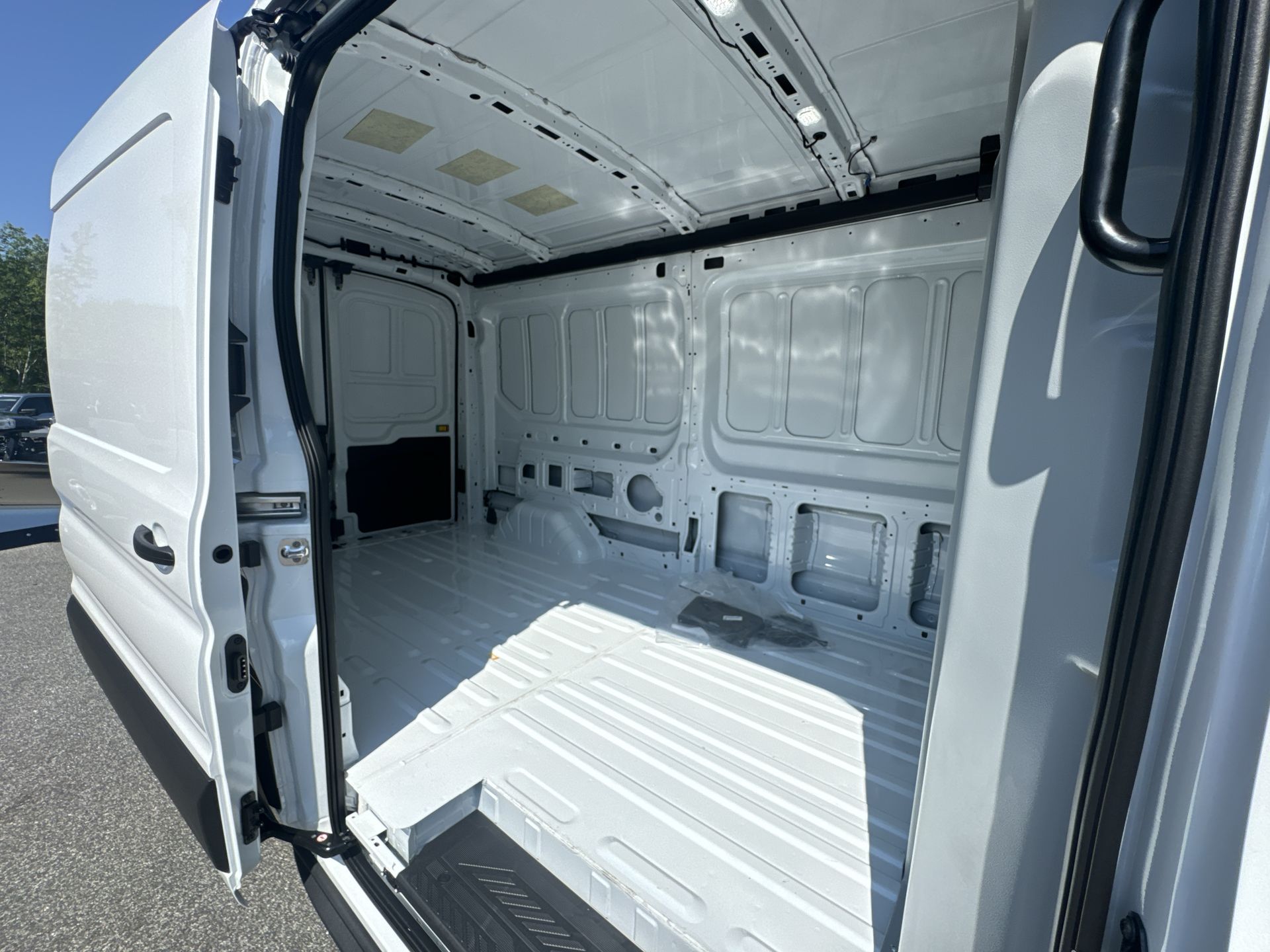 2025 Ford Transit Cargo Van photo 3