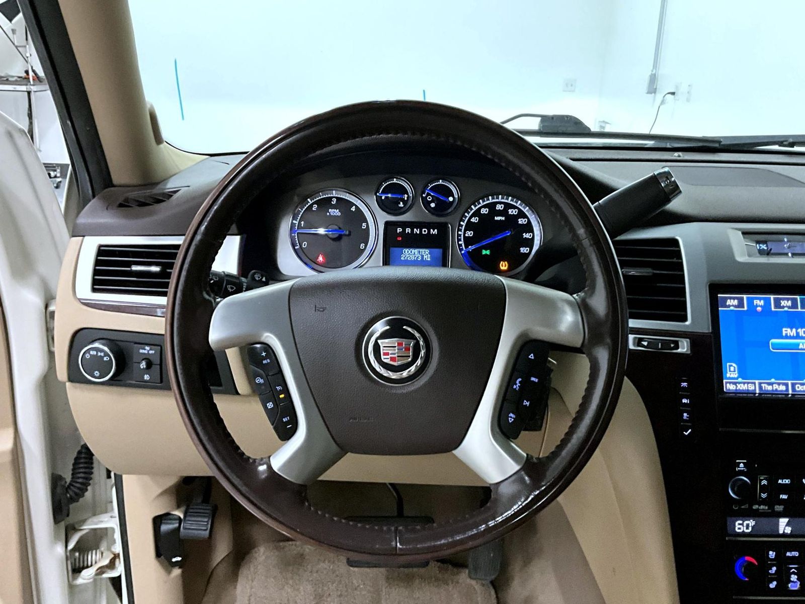 2011 Cadillac Escalade ESV Luxury photo 11