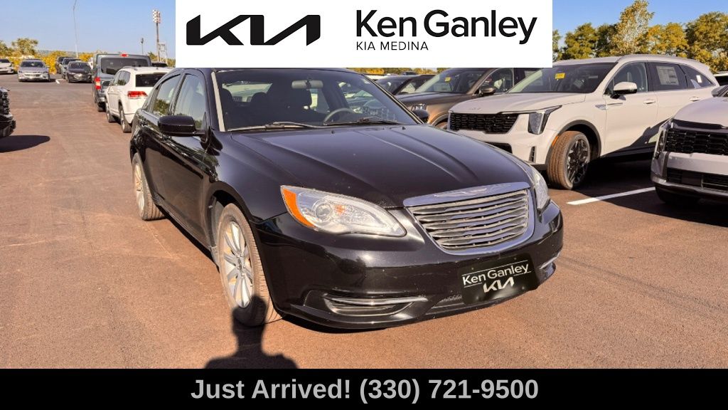 2012 Chrysler 200 Touring photo 4