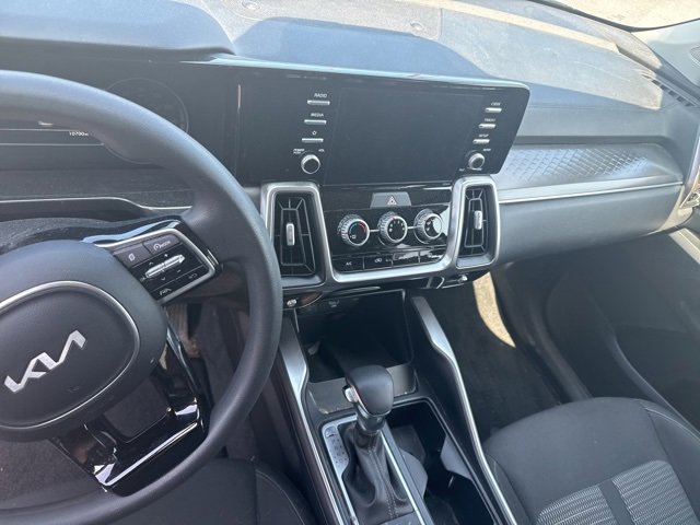 2022 Kia Sorento LX photo 7