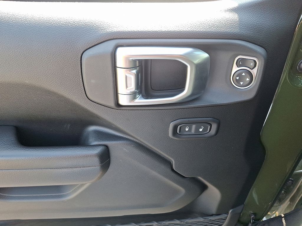 2024 Jeep Wrangler Rubicon photo 12