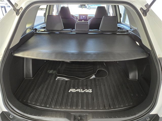 2023 Toyota RAV4 XLE photo 14