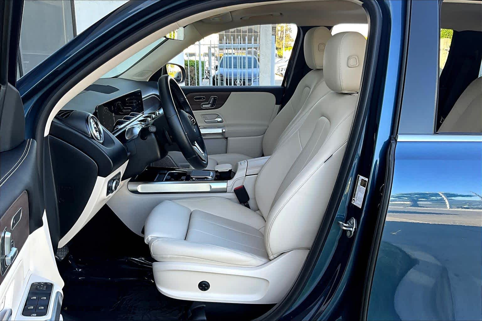 2023 Mercedes Benz GLB 250 photo 4