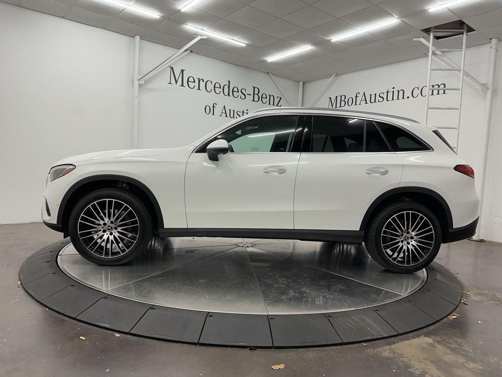 2025 Mercedes Benz GLC 300 photo 2