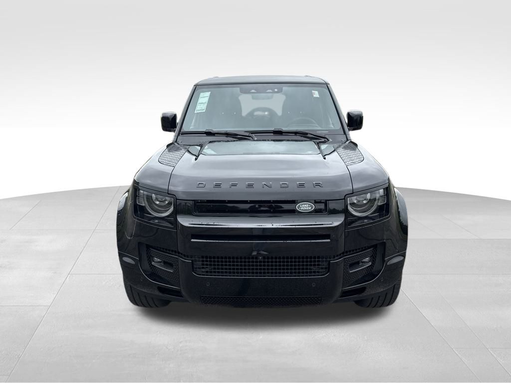 2025 Land Rover Defender 130 X-Dynamic SE photo 4