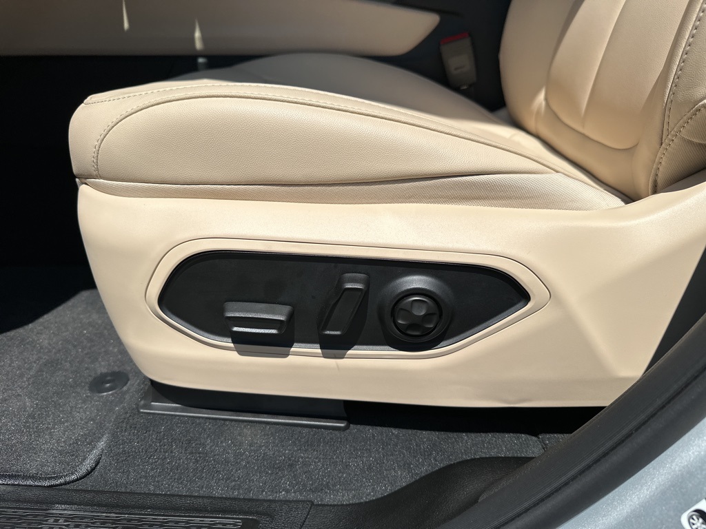 2025 Jeep Grand Cherokee Limited photo 9