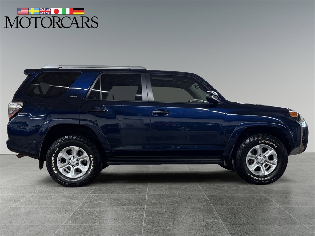2017 Toyota 4Runner SR5 Premium photo 2