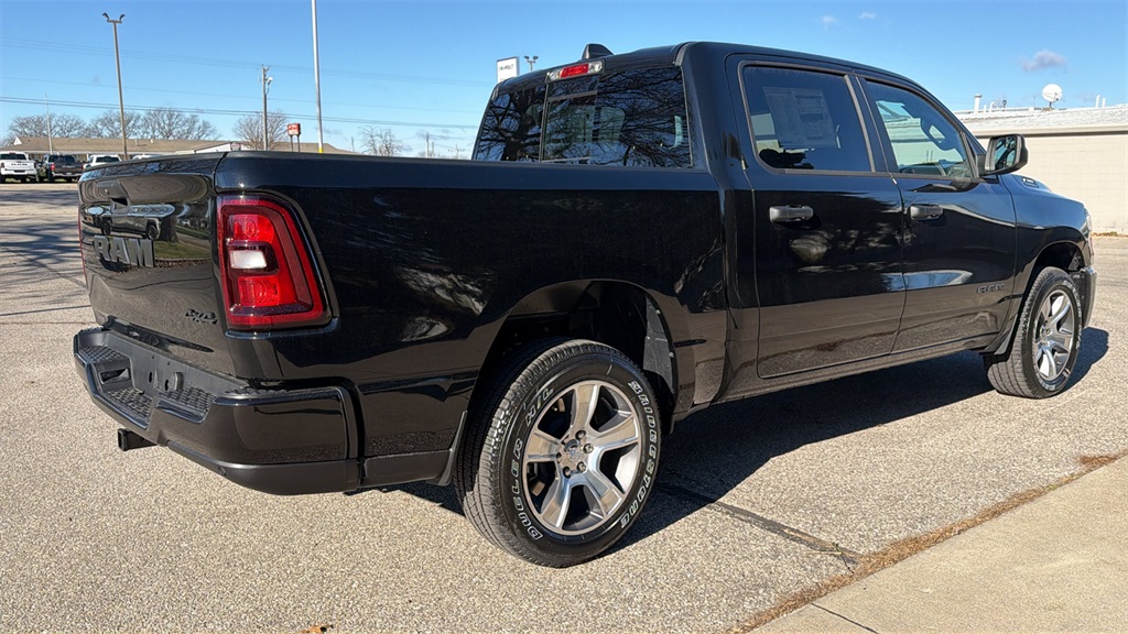 2025 Ram 1500 Tradesman photo 3