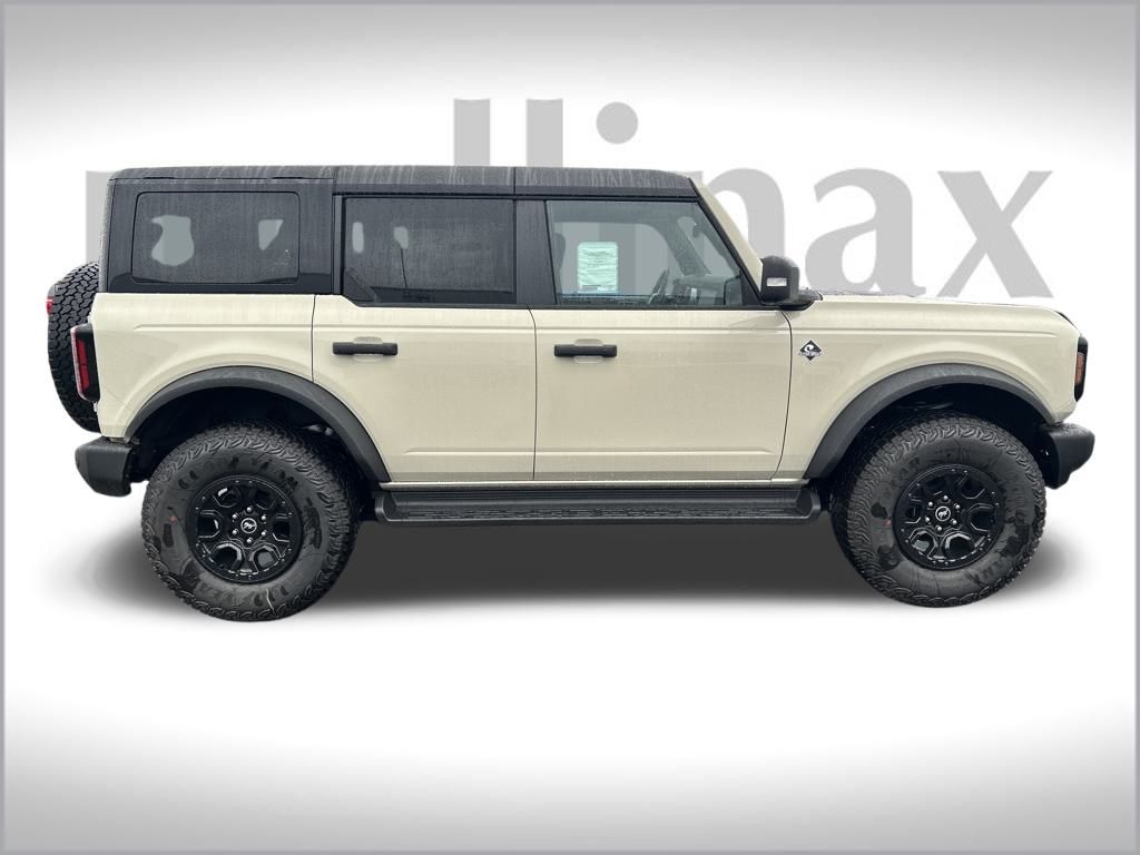 2025 Ford Bronco Outer Banks photo 2