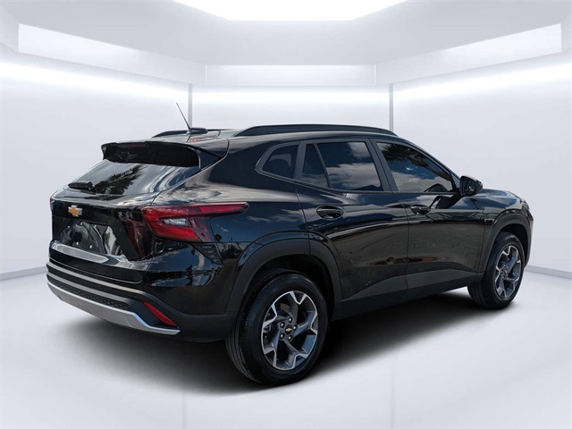2025 Chevrolet Trax LT photo 3