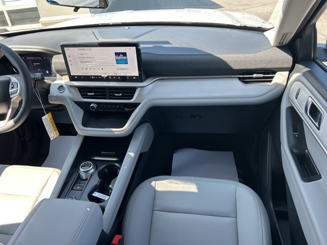 2025 Ford Explorer photo 14