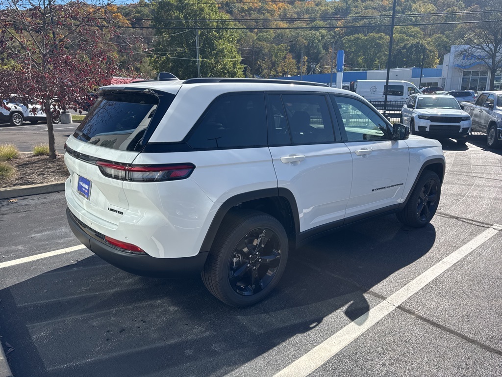2025 Jeep Grand Cherokee Limited photo 4