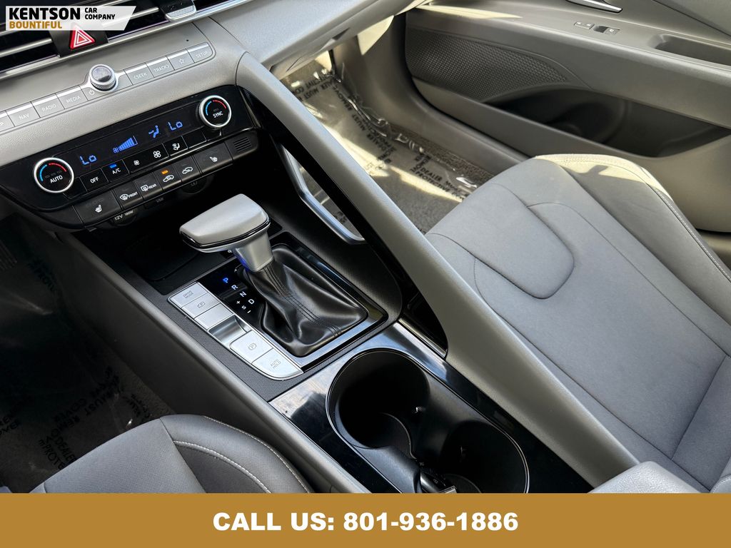 2025 Hyundai Elantra SEL Convenience photo 18