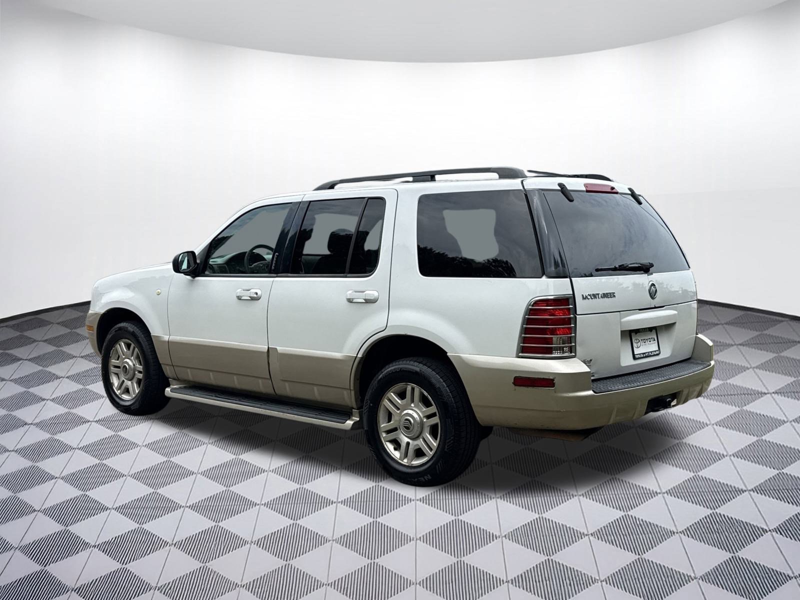 2004 Mercury Mountaineer photo 3