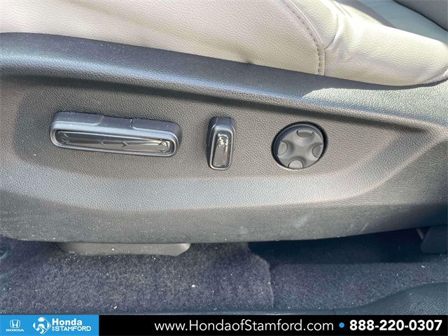 2022 Honda CR-V Hybrid Touring photo 16