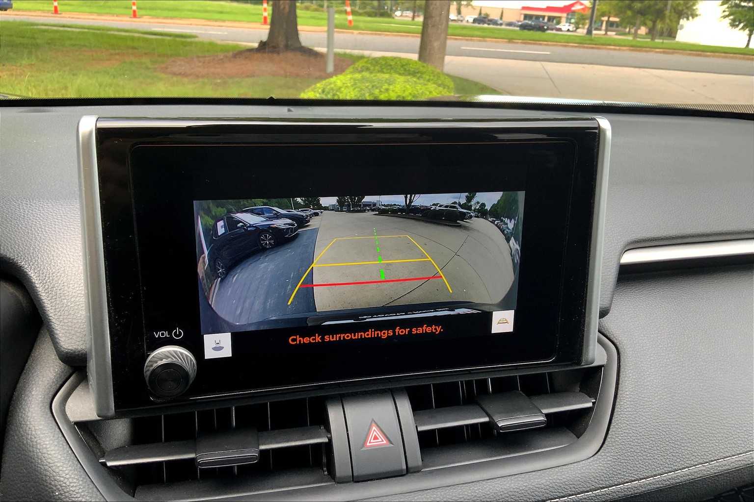 2024 Toyota RAV4 XLE photo 27